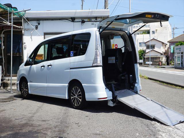 福祉車両チェアキャブスロープ車いす2名仕様
