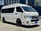パールホワイト&2.8Lディーゼル&4WD!スパロンハイルーフが店頭販売中!綺麗な個体でこれか...