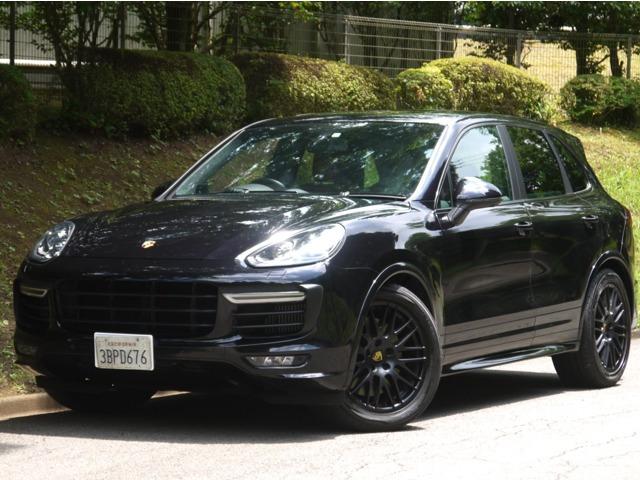☆ポルシェのSUV「カイエン」入庫、純正ブラックはまるで映画でスタイリッシュなドレスの女性が助...