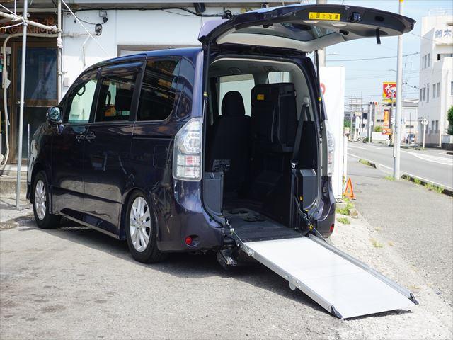 福祉車両Xウェルキャブ電動スロープ車いす1名7人乗り2列目車いす