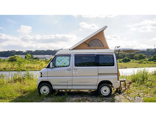 自分用の車中泊カーとして購入したタウンボックスです。 特徴はあったポップアップ式ルーフが標準装...
