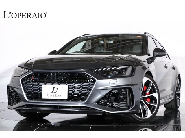 90万円を超えるスペシャルオプション、カーボンブレーキ付きのRS4アバントでございます。