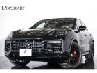 マイナーチェンジが実施された後期型ではアーチをいっそう強めたフェンダーや新デザインのボンネット...